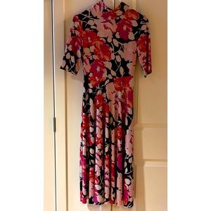 Zara medi bodycon dress with V shape back, closed front, used one time. No tag